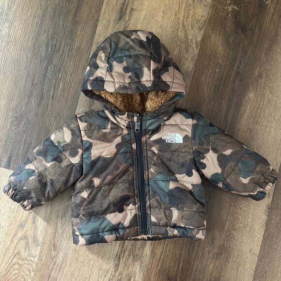 The North Face Reversible Mt Chimbo Full Zip Hooded Insulated Jacket in Camo - Picture 2 of 9